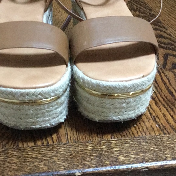 Becker & Bond Platform Sandals - Picture 4 of 9